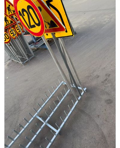 Trafikskiltstativ 1 x 3m til 49 rørarme