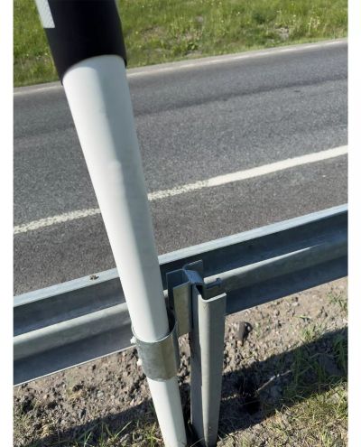 Tågestolpebeslag til gelænder